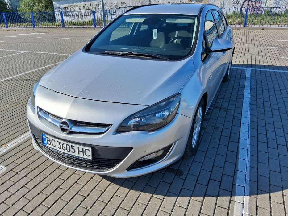 Продам опель астра J 2013 року випуску рестаїл