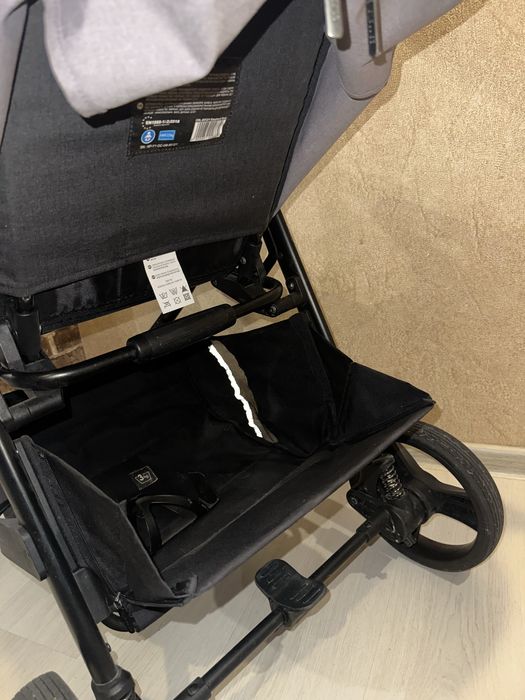 Прогулянкова коляска CARRELLO Bravo