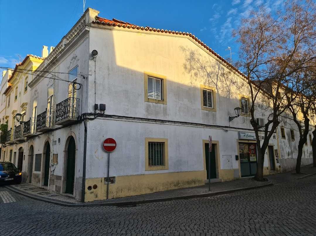 Casa traça antiga em Elvas na saida principal da zona historica