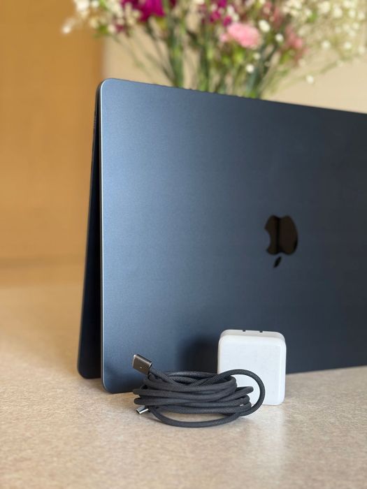 Apple MacBook Air 15” M3 • 8GB RAM • 256GB SSD • Midnight