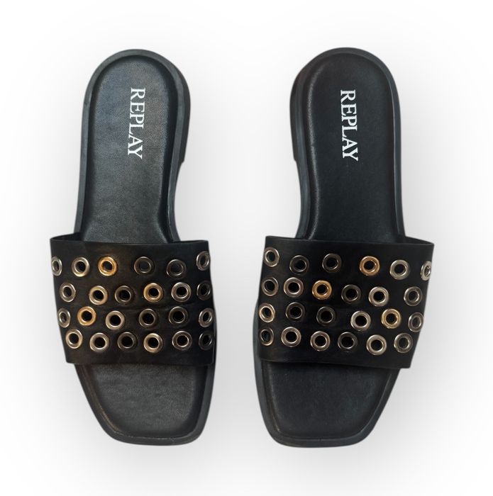 Replay – czarne klapki z metalowymi oczkami