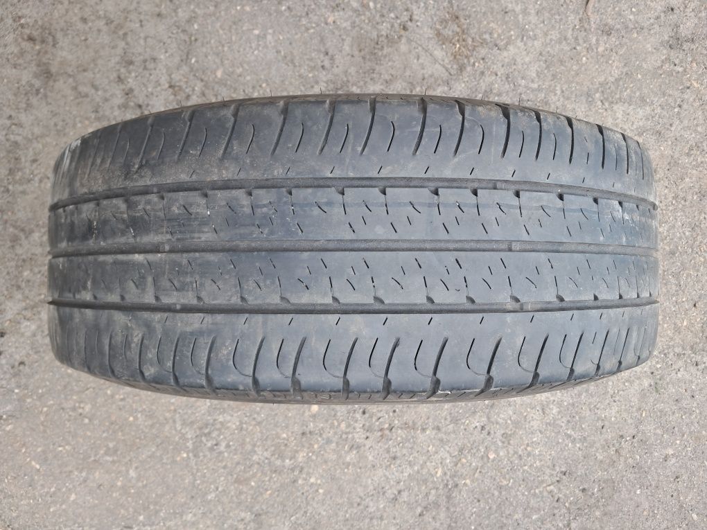 Продам одну шину 235/65R16C GOODYER.