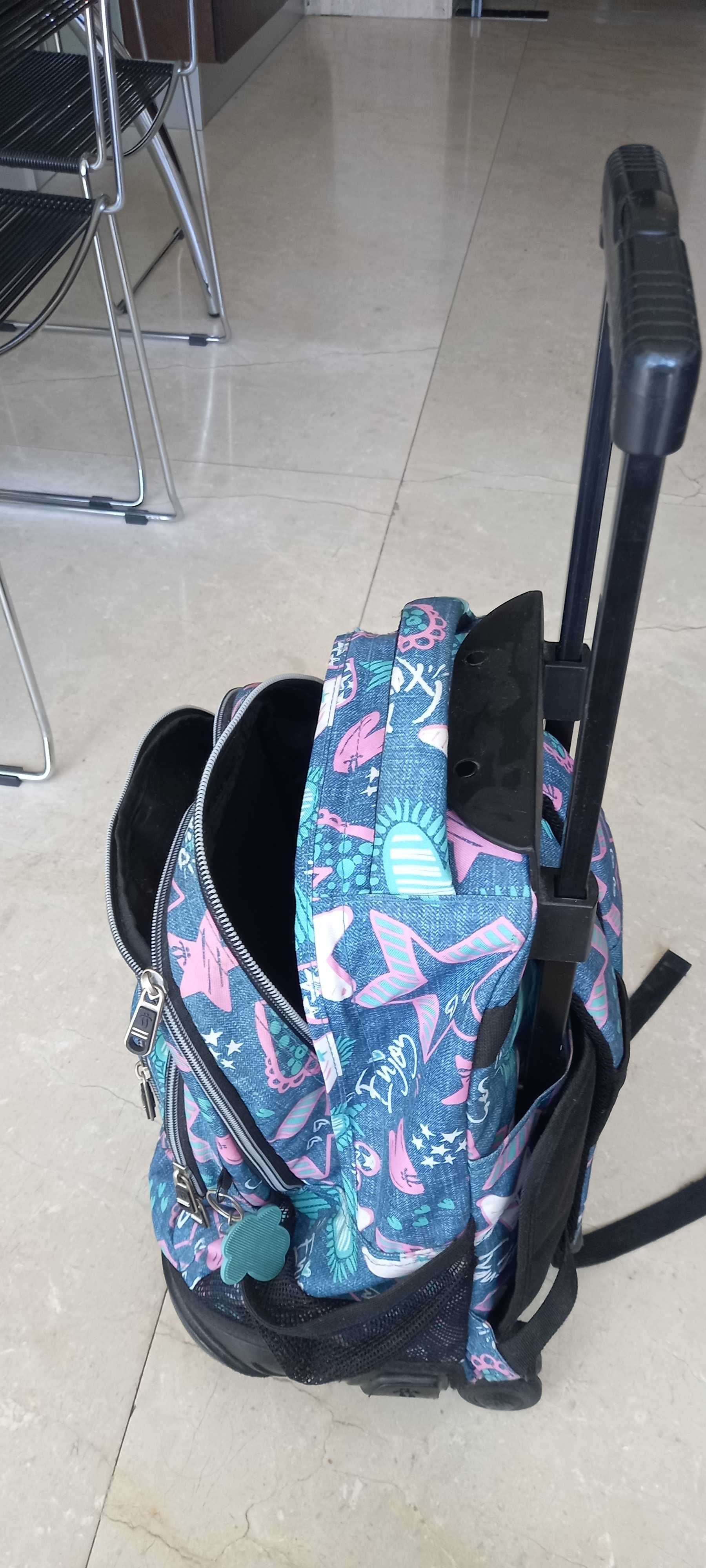 TROLLEY TOTTO PARA MENINA em muito bom estado.