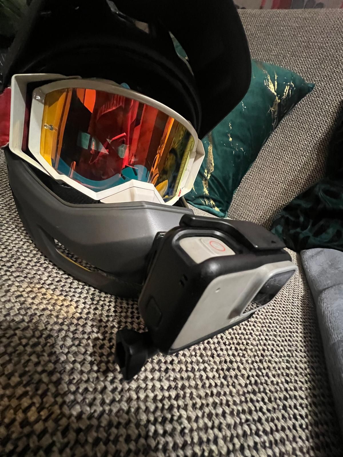 Kask full face z goglami