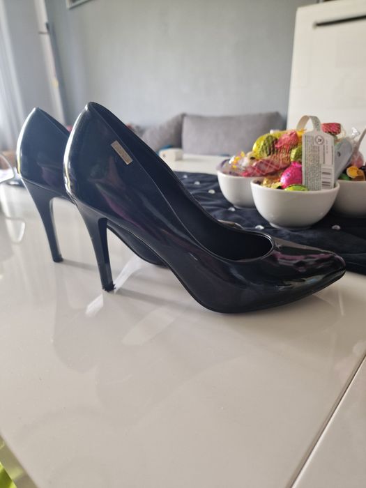 Czarne szpilki klasyczne 37