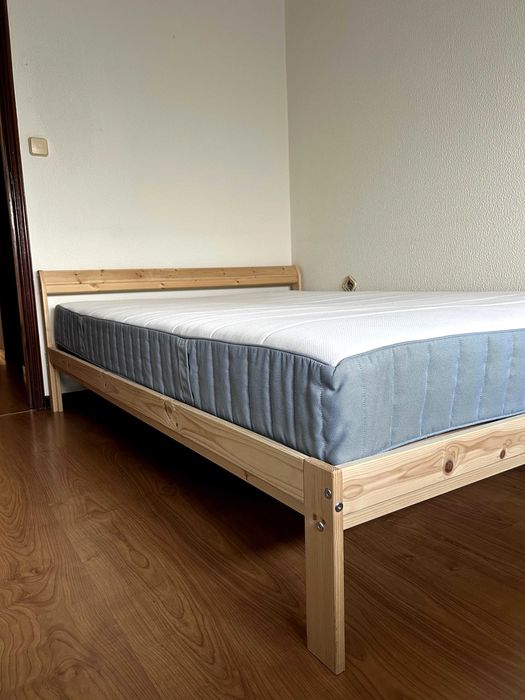 Cama de casal IKEA