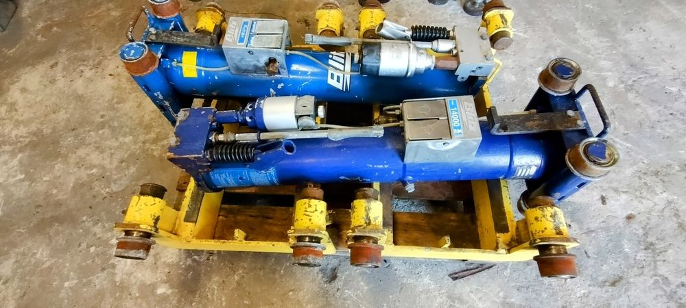 Podnośnik kanałowy osiowy BLITZ 14t hydrauliczny pneumatyczny