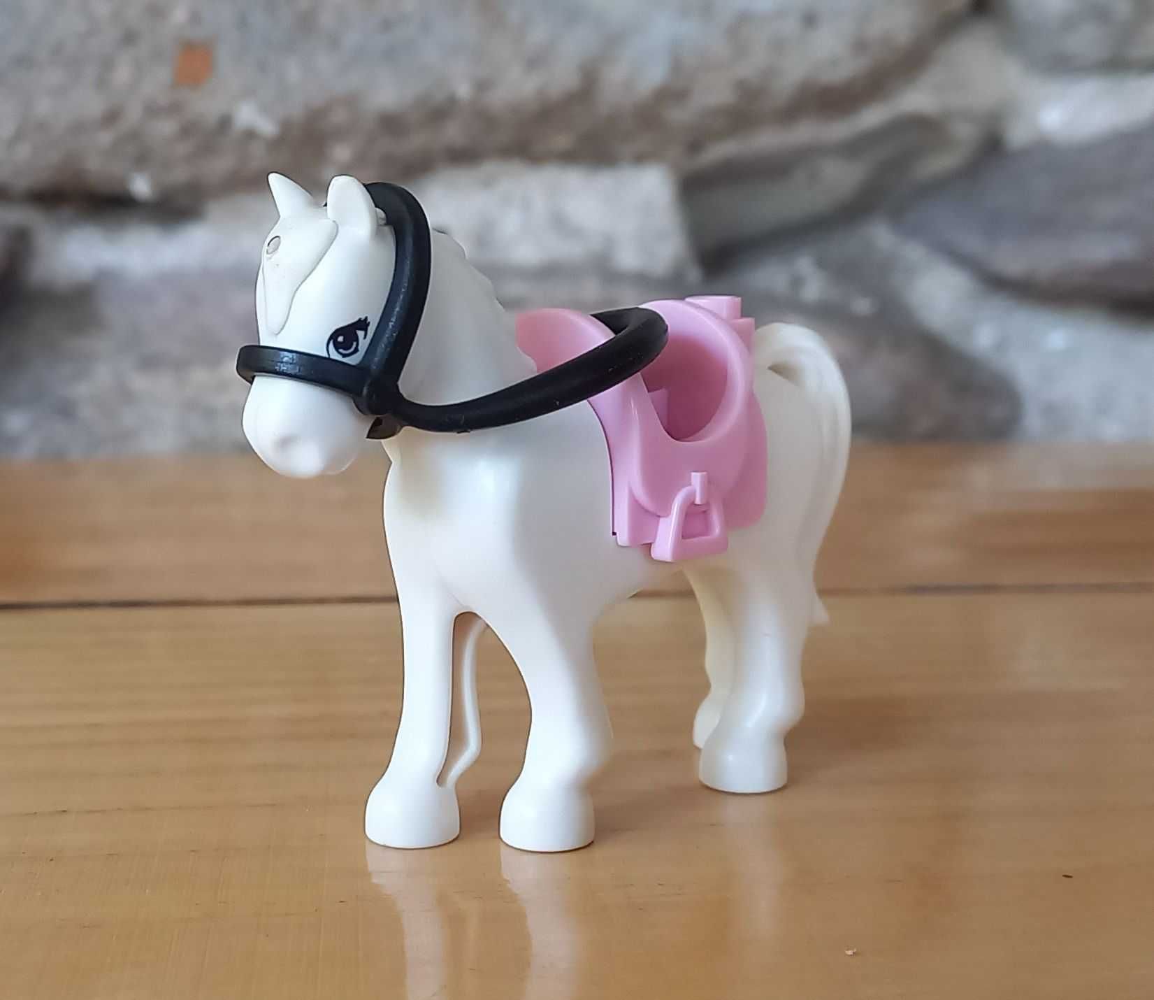 Lego Animal - Minifigurka 93083c01pb02 - Koń + Siodło + Uzda
