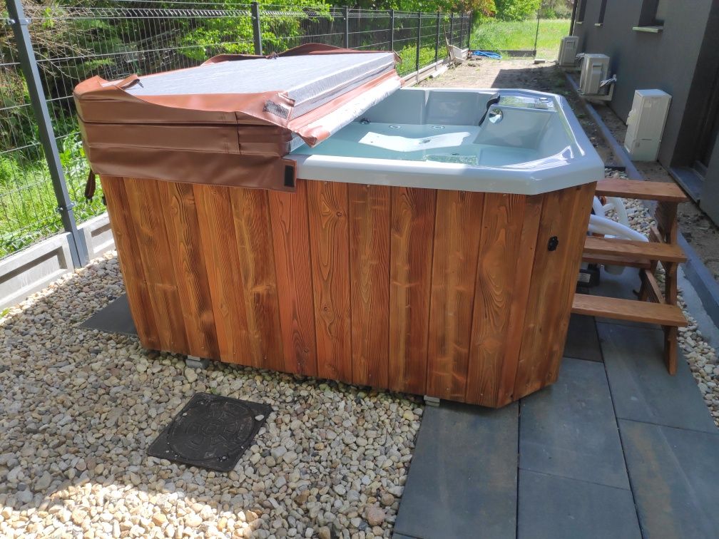 Jacuzzi 200x200 SPA Relax Hot Tube