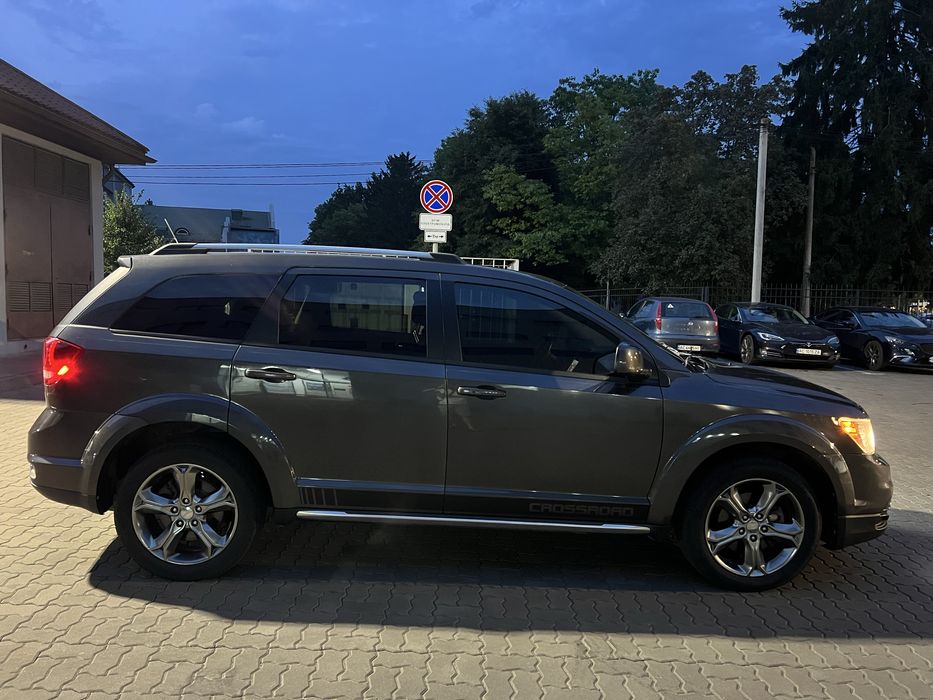 Dodge Journey (CROSSROAD)