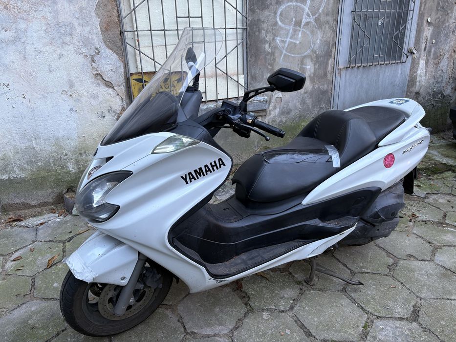 Yamaha Majesty400 z zewnątrz tragedia w środku bestia