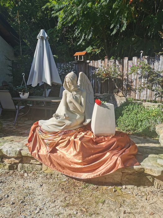 Piękny Anioł Róży Pomnik - Unikat Zapraszam