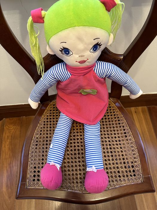 Boneca com 70cm de tamanho