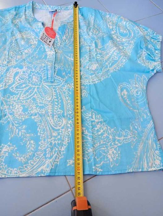 blusa Emily van den bergh com mandalas