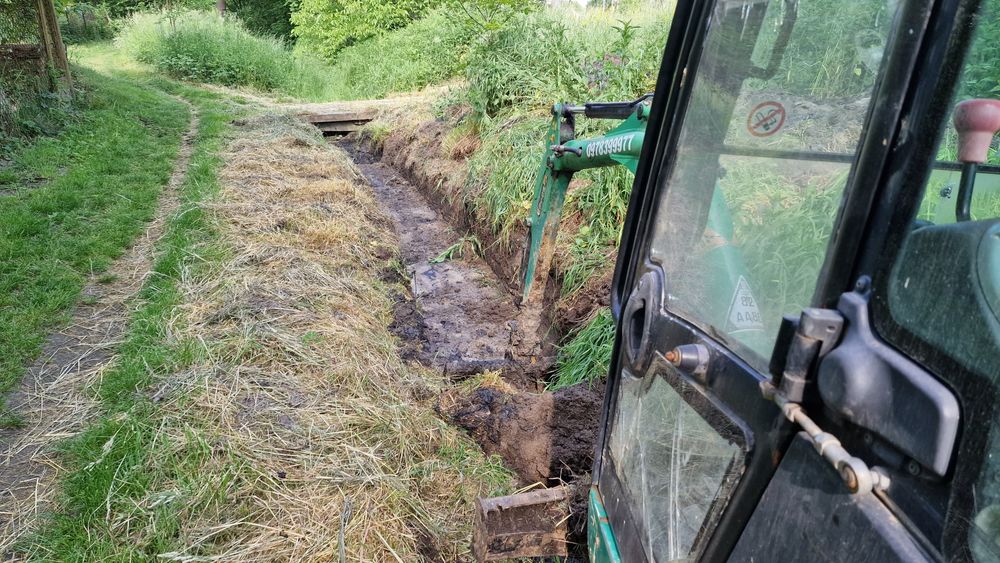 Послуги міні екскаватора. Оренда екскаватора