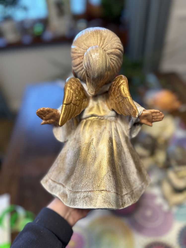 Figurka ceramiczna Anioł Aniołek buziaczek dziewczynka 732