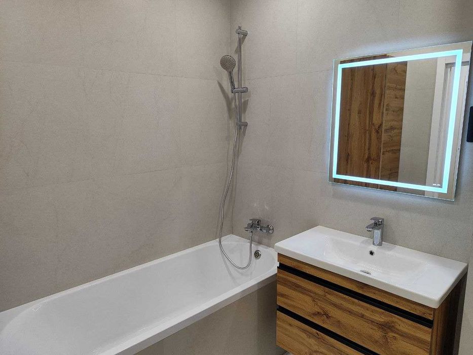 2к Озерна, ЯКІСНИЙ РЕМОНТ, середній поверх, не кутова!