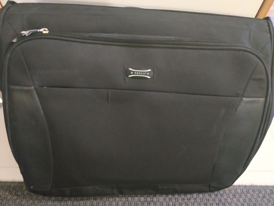 Nowa firmowa torba na garnitur i inne.