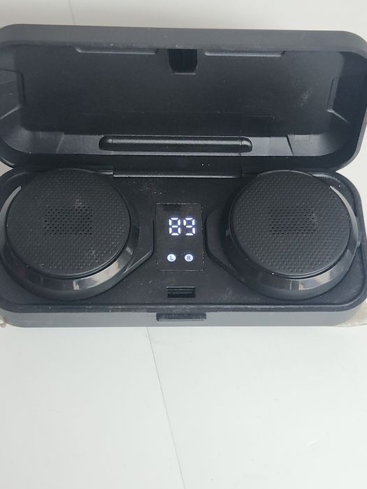 Bezprzewodowy zestw sluchakowy do kasku