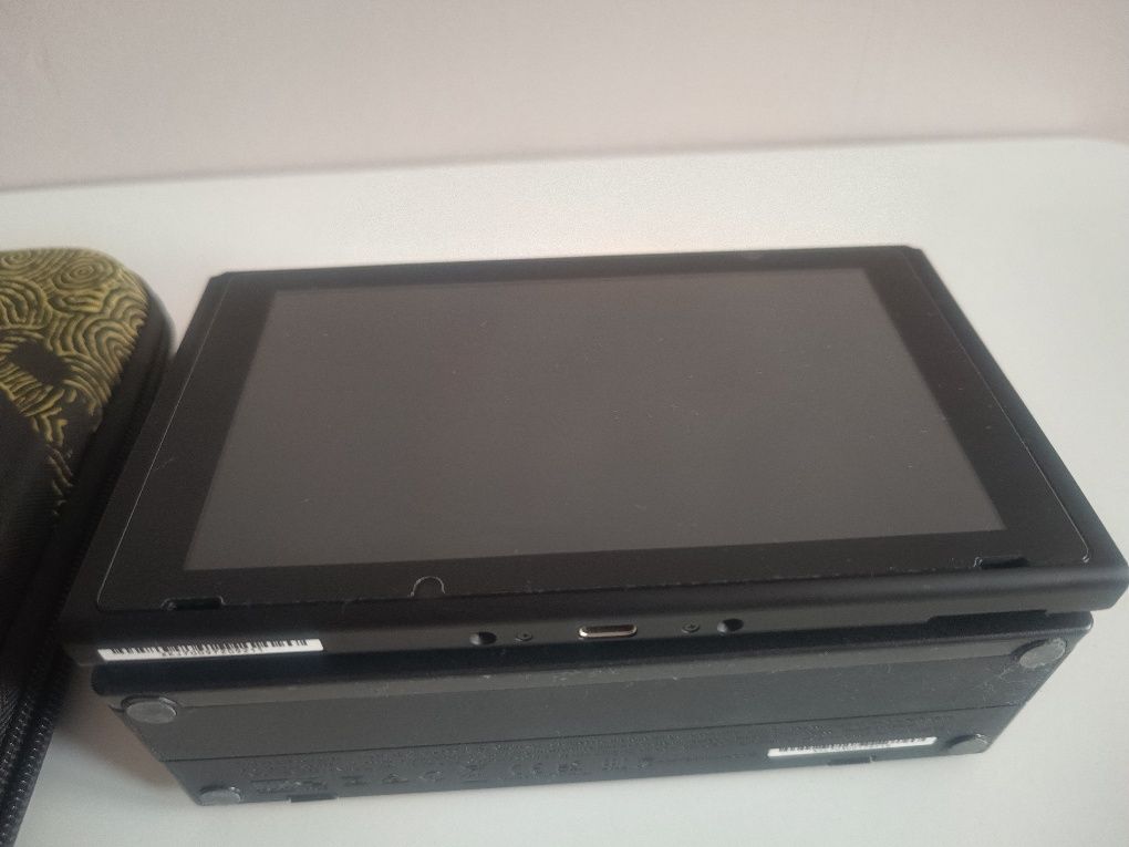 Nintendo Switch v2 + dock + etui