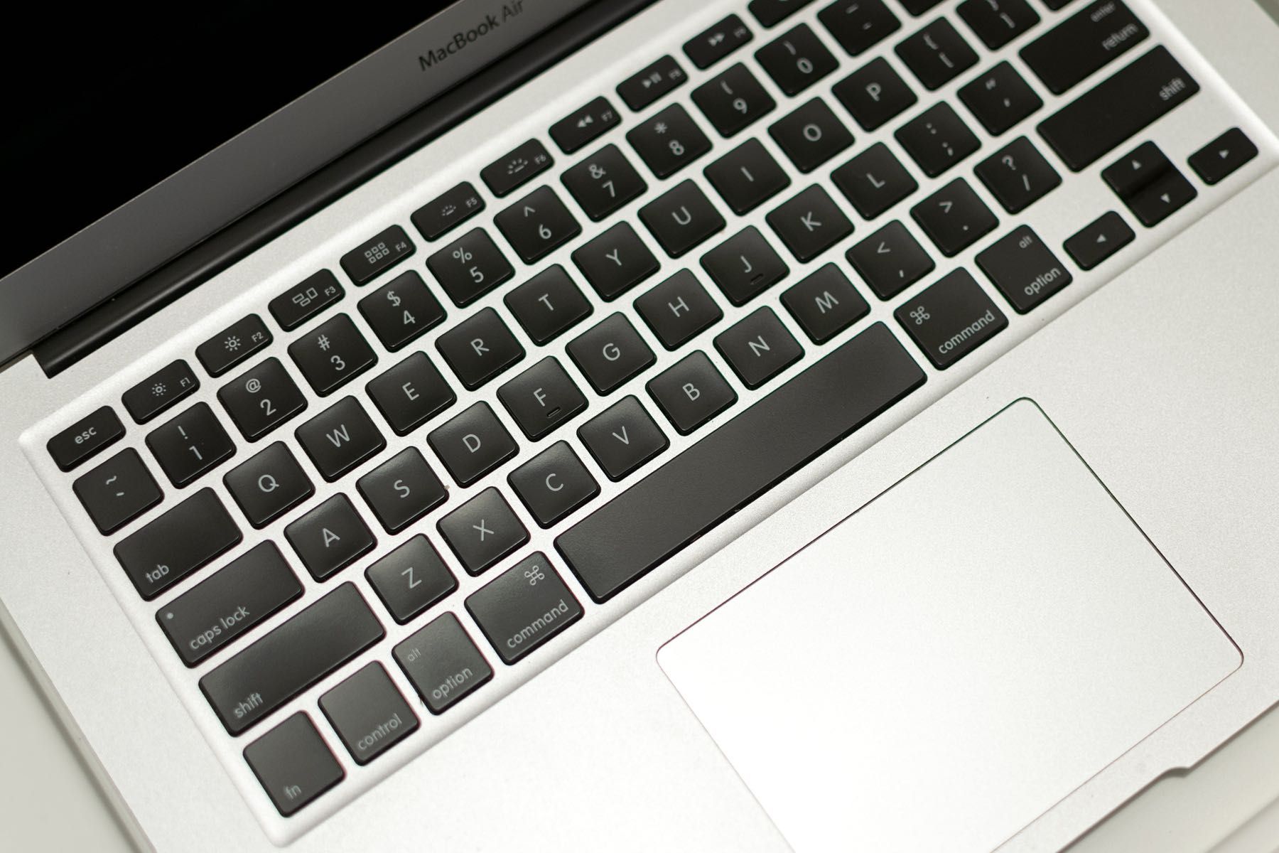 Apple MacBook Air A1369 (Avariado/Para Peças) + Fonte (Nova)