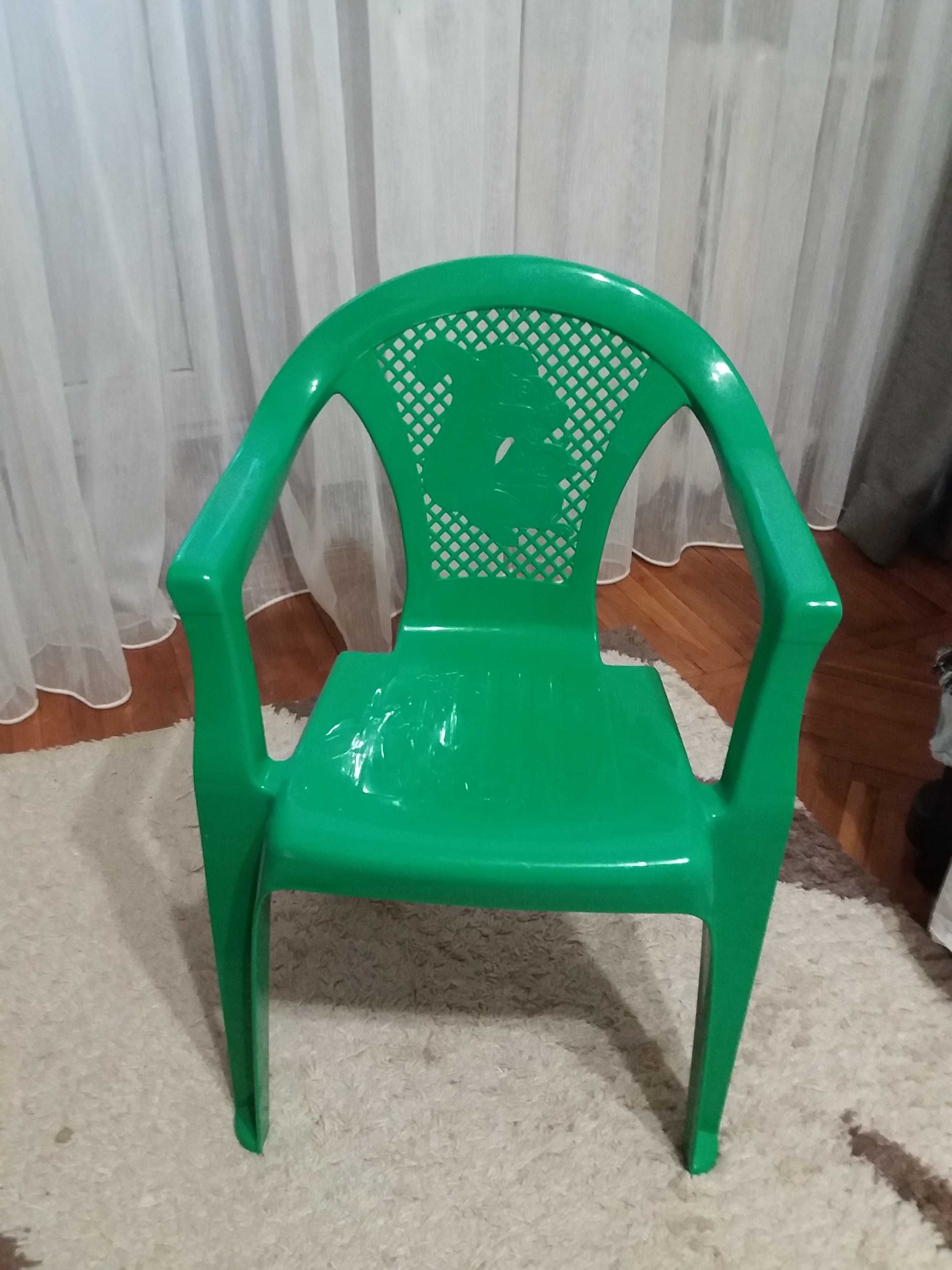 Детский стульчик пластиковый