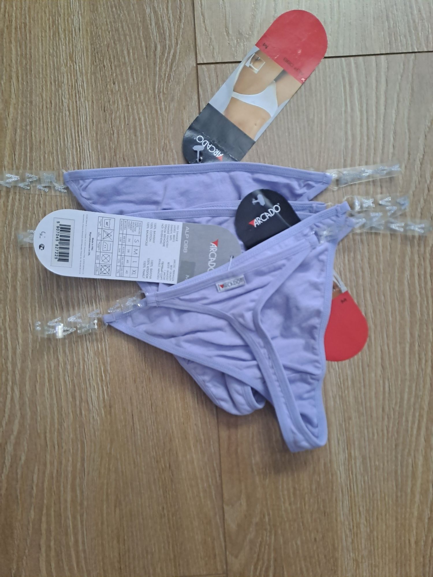 2+1 3x Stringi damskie Atlantic,  rozmiar M, silikonowe paski