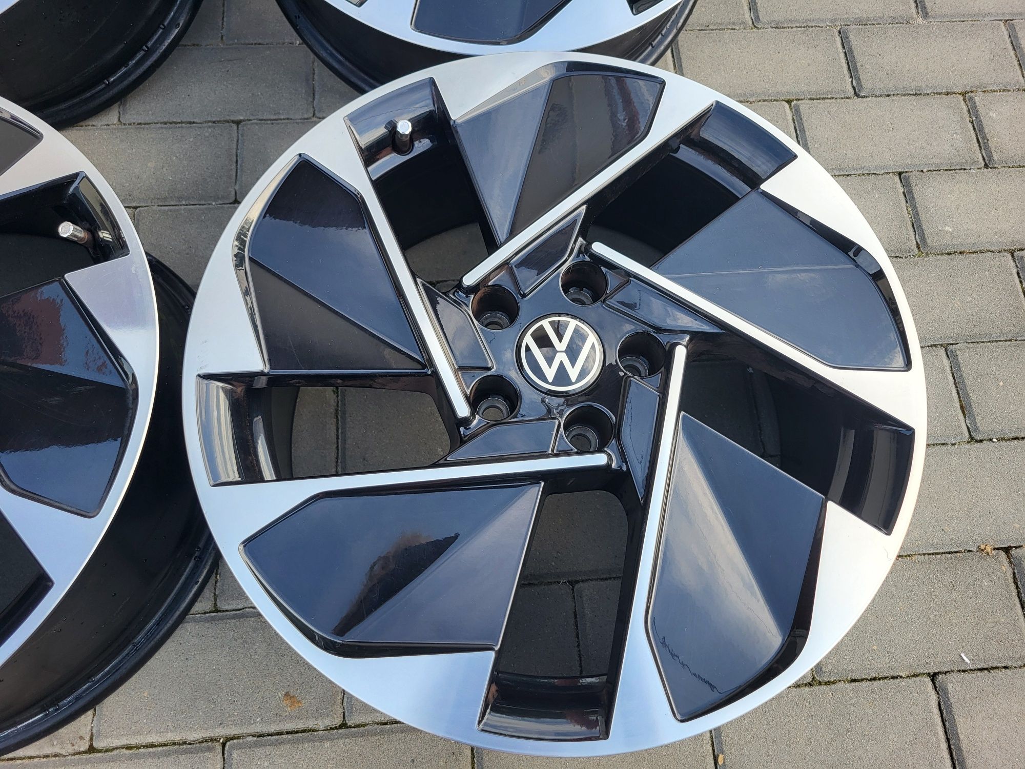 Felgi VW 5x112 7.5Jx18" ET50 ID.3 ID.5 Golf VIII Passat B7 B8 Tiguan