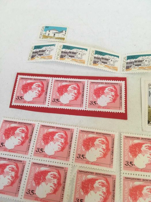 Selos de Correio em Escudos