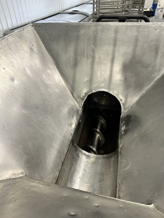 Мʼясорубка промислова Вовчок