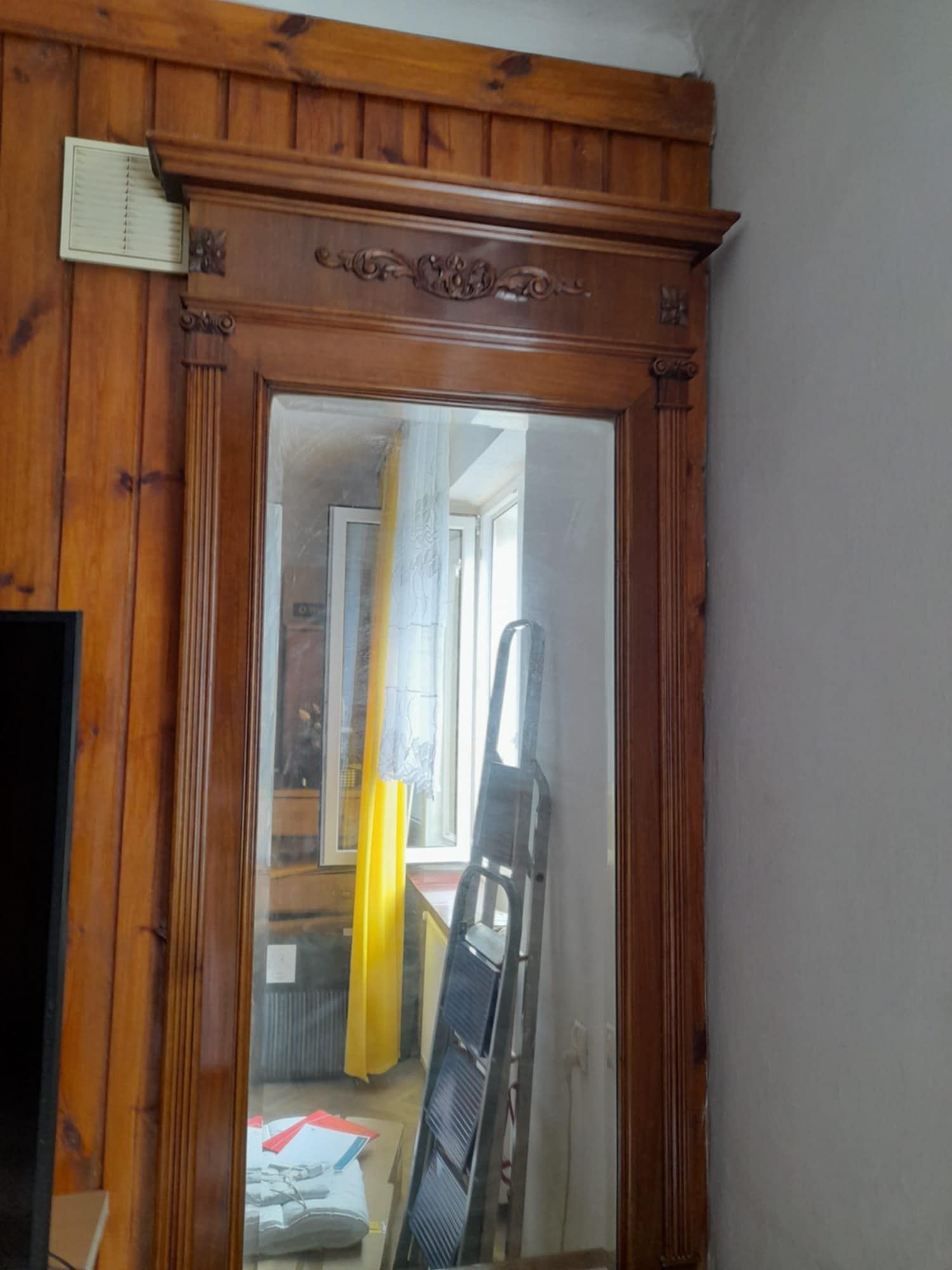 Tremo - mebel z lustrem