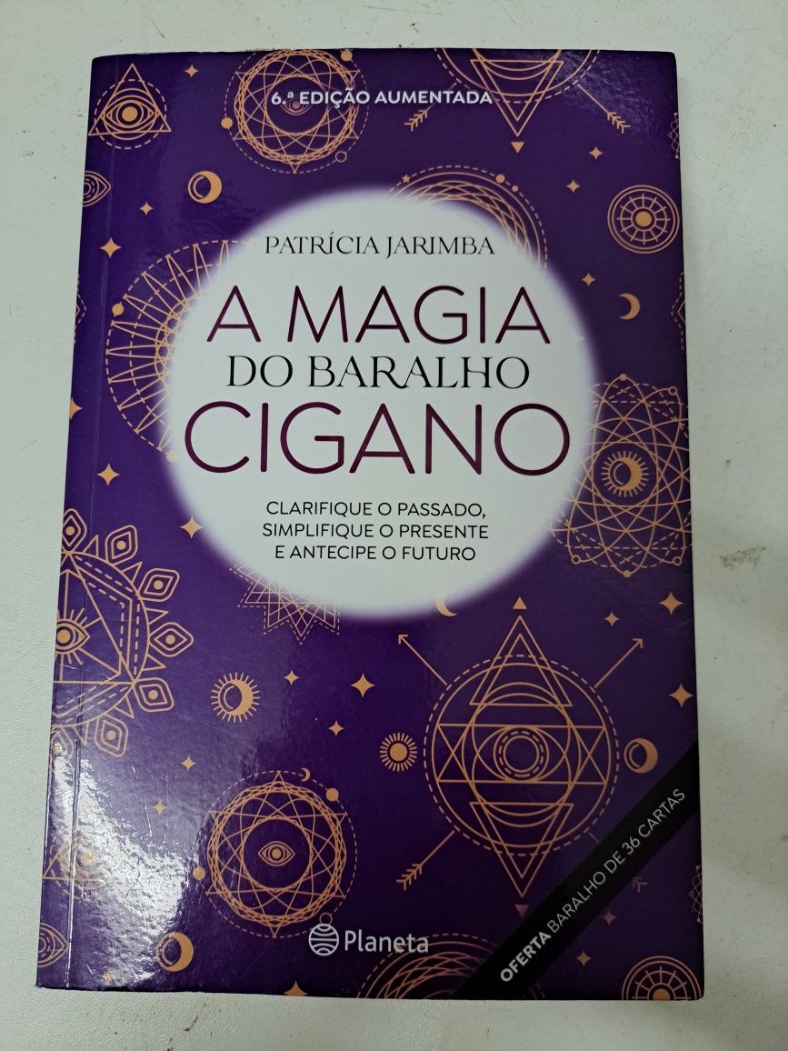 Livro " A Magia do Baralho Cigano"