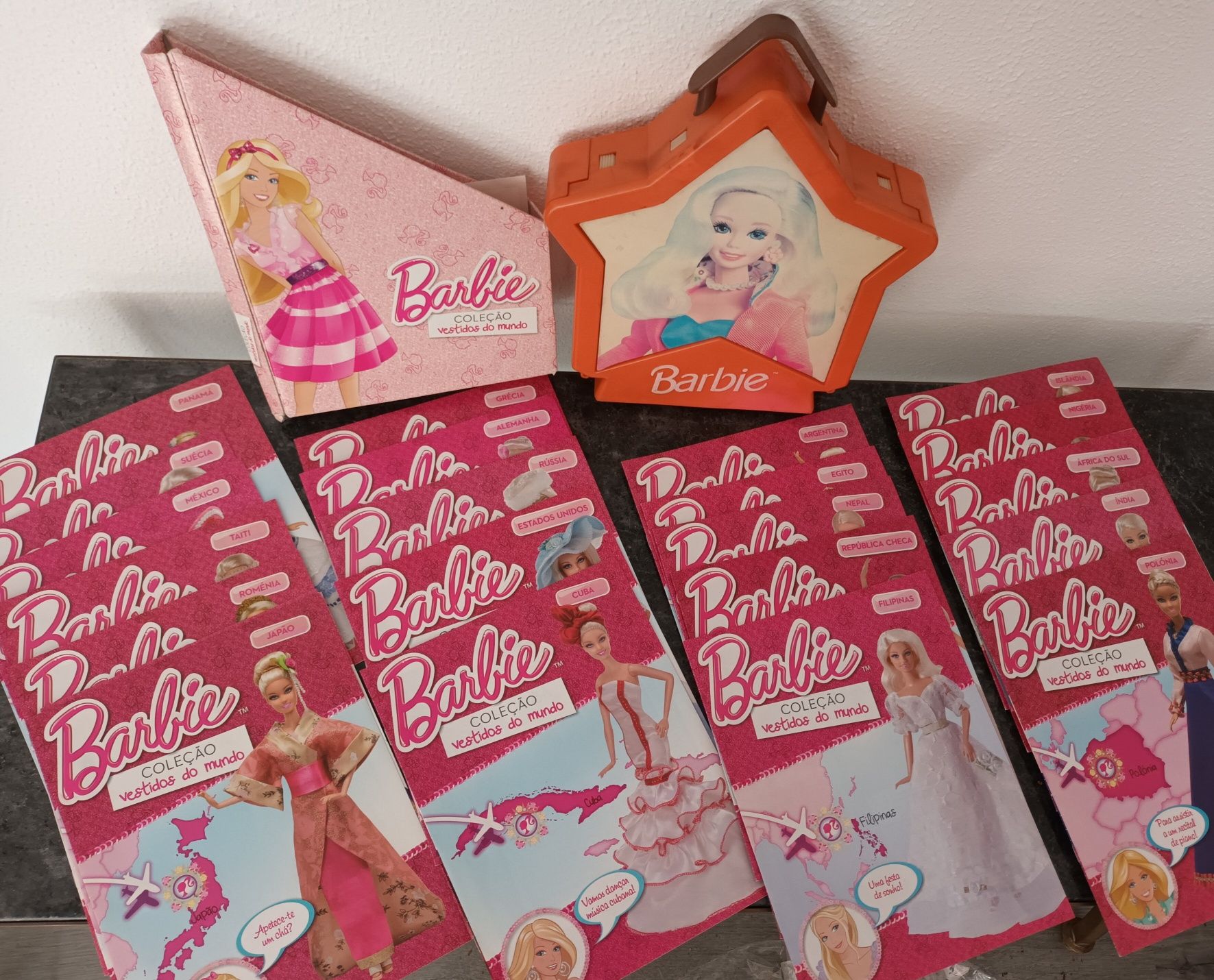 Barbie  - Colecção Livros Vestidos do Mundo / Roupeiro Vintage Barbie