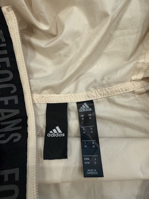 Плащевка adidas с капюшоном