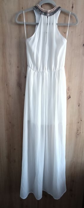 Długa biała sukienka