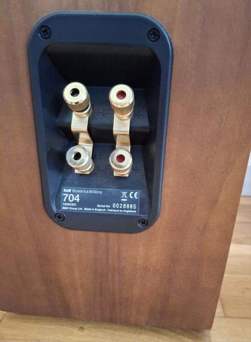 B&W 704 colunas hi-fi