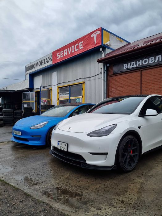 Комфортний Tesla Service на Подолі