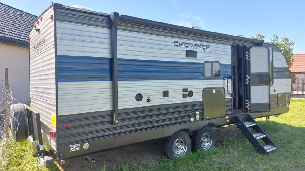 Forest RIVER 234DC Cherokee USA duża przyczepa kempingowa klimatyzacja kominek tv toaleta salon  Forest RIVER 234DC Cherokee USA duża przyczepa kempingowa rozkładana