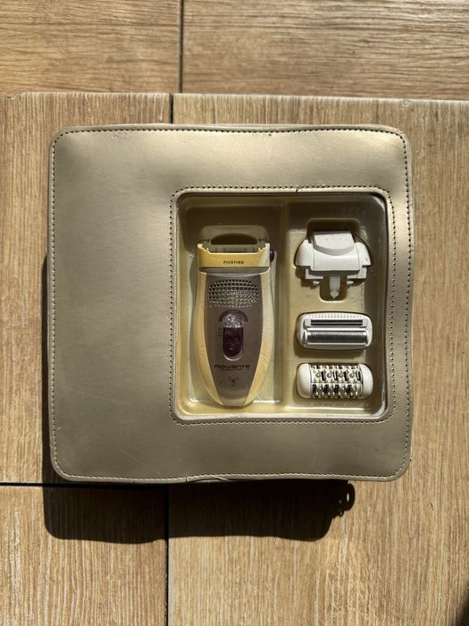 Епілятор Rowenta Pivoting з аксесуарами в оригінальному футлярі.