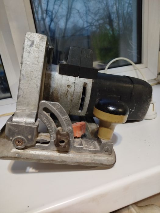 Продам электрическую ручную циркулярную пилу 2400ватт