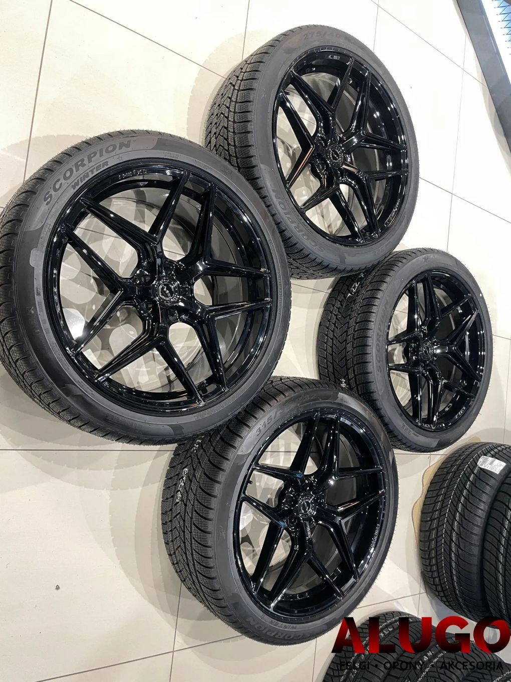Kompletne Koła 22 Blank CVR2 Chrysler 300C Jaguar F-Pace Range Rover Velar  Volvo XC60 XC90 EX90