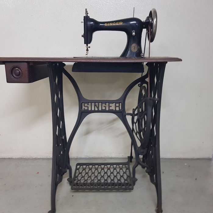 Máquina de Costura Singer