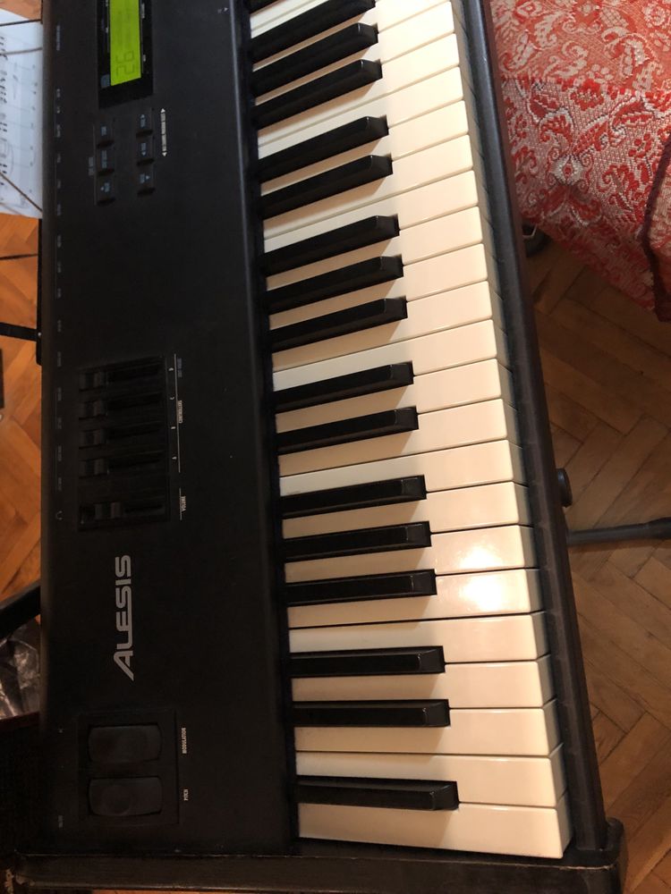 Alesis QS8.1 синтезатор 88 клавішів молоточкові