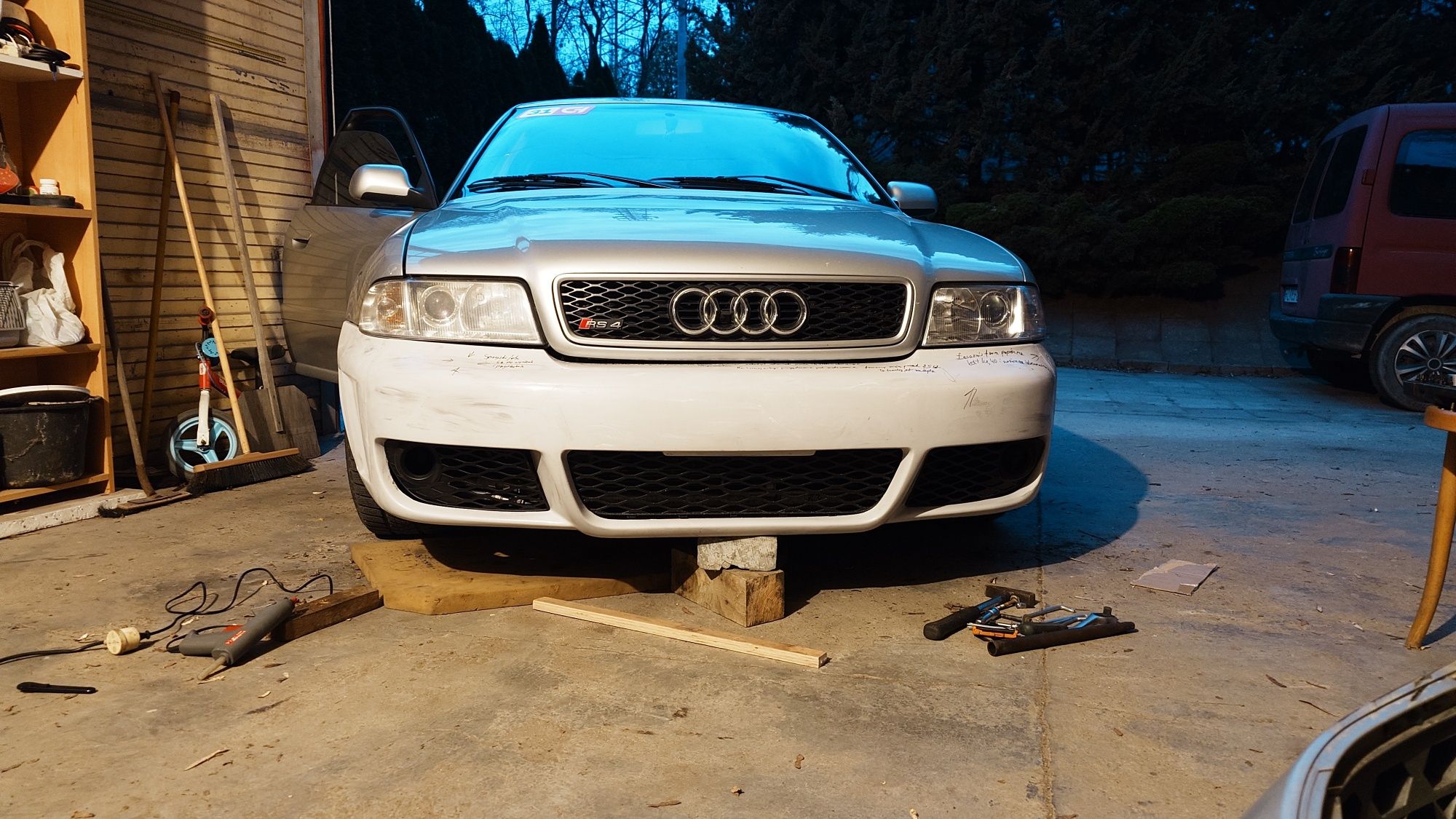 Zderzak przedni RS do Audi A4 B5