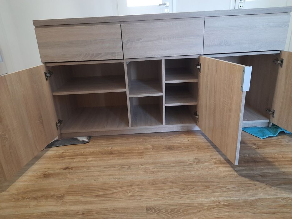 Sprzedam komodę dąb sonoma.