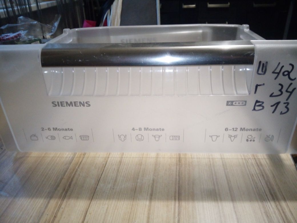 Ящики холодильника Siemens.