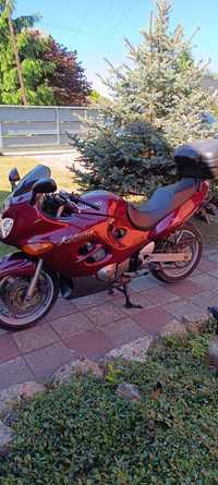 Motor Suzuki GSXF 750