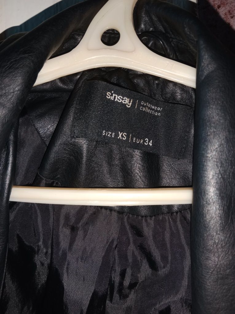 Продам кожанку xs