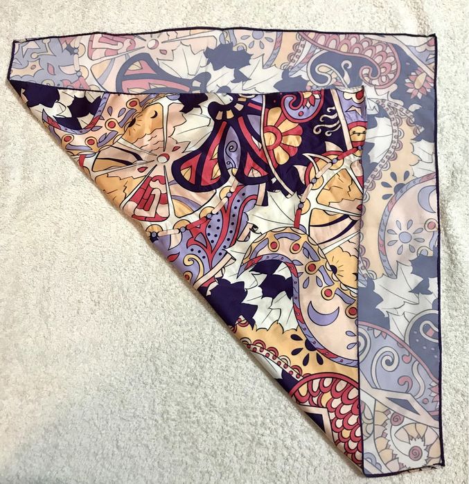 Pequeno lenço colorido