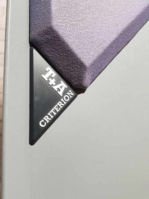 44 кг! Акустика T+A Criterion T-100, потужність 100/150 Вт, б/у з